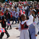 The Children's Parade in Oslo passes in front of the Royal Palace. Photo: Terje  Pedersen, NTB scanpix